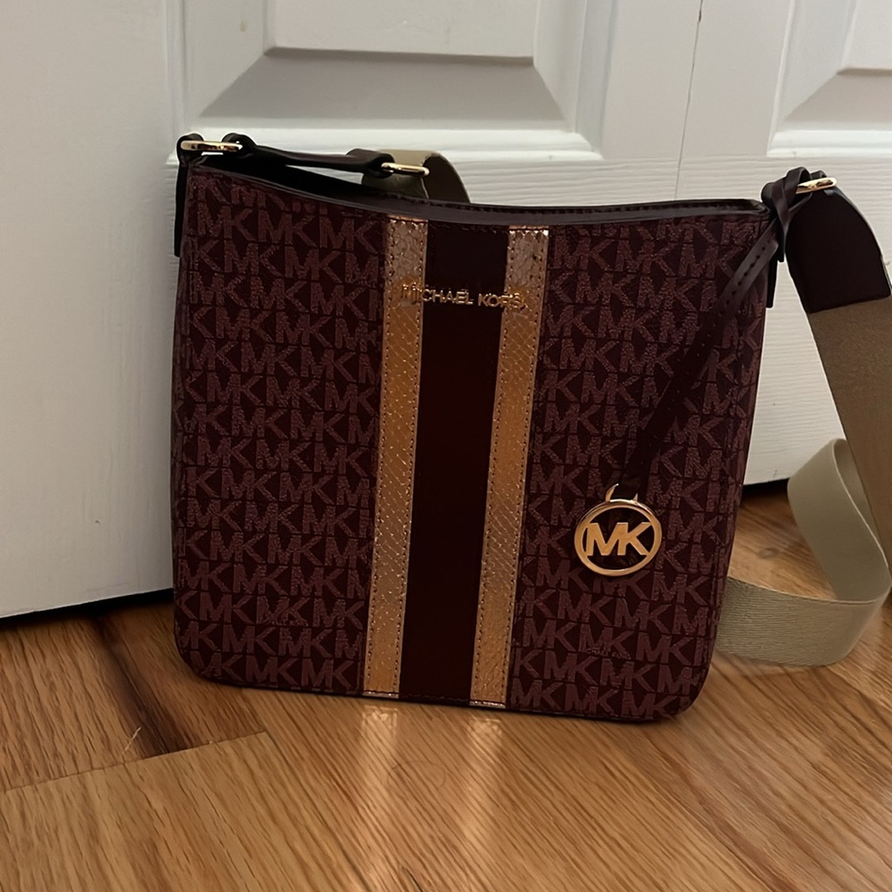 Michael Kors Burgundy and Beige Signature Crossbody Bag NWOT - Picture 6 of 16